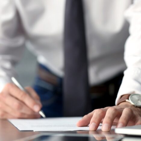 Przykłady outsourcingu krok po kroku – kiedy i dlaczego warto je stosować