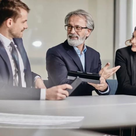 Przykłady outsourcingu krok po kroku – kiedy i dlaczego warto je stosować