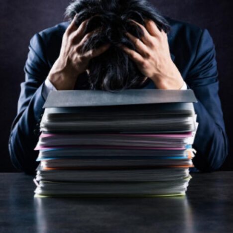 Ile wynosi zasiłek opiekuńczy na chore dziecko i od czego zależy jego wysokość? Wyjaśniamy krok po kroku